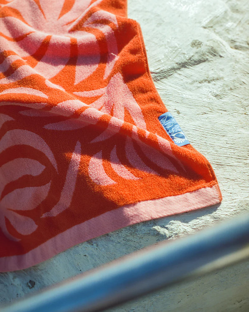 Sun Rituals Tecopa Towel Hot Pink